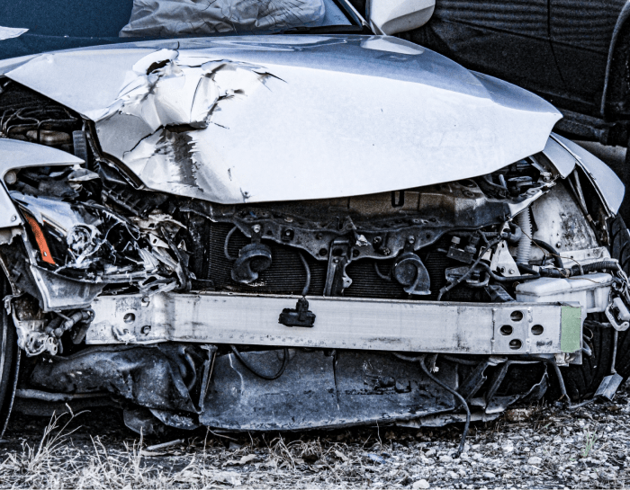 前が潰れた事故車