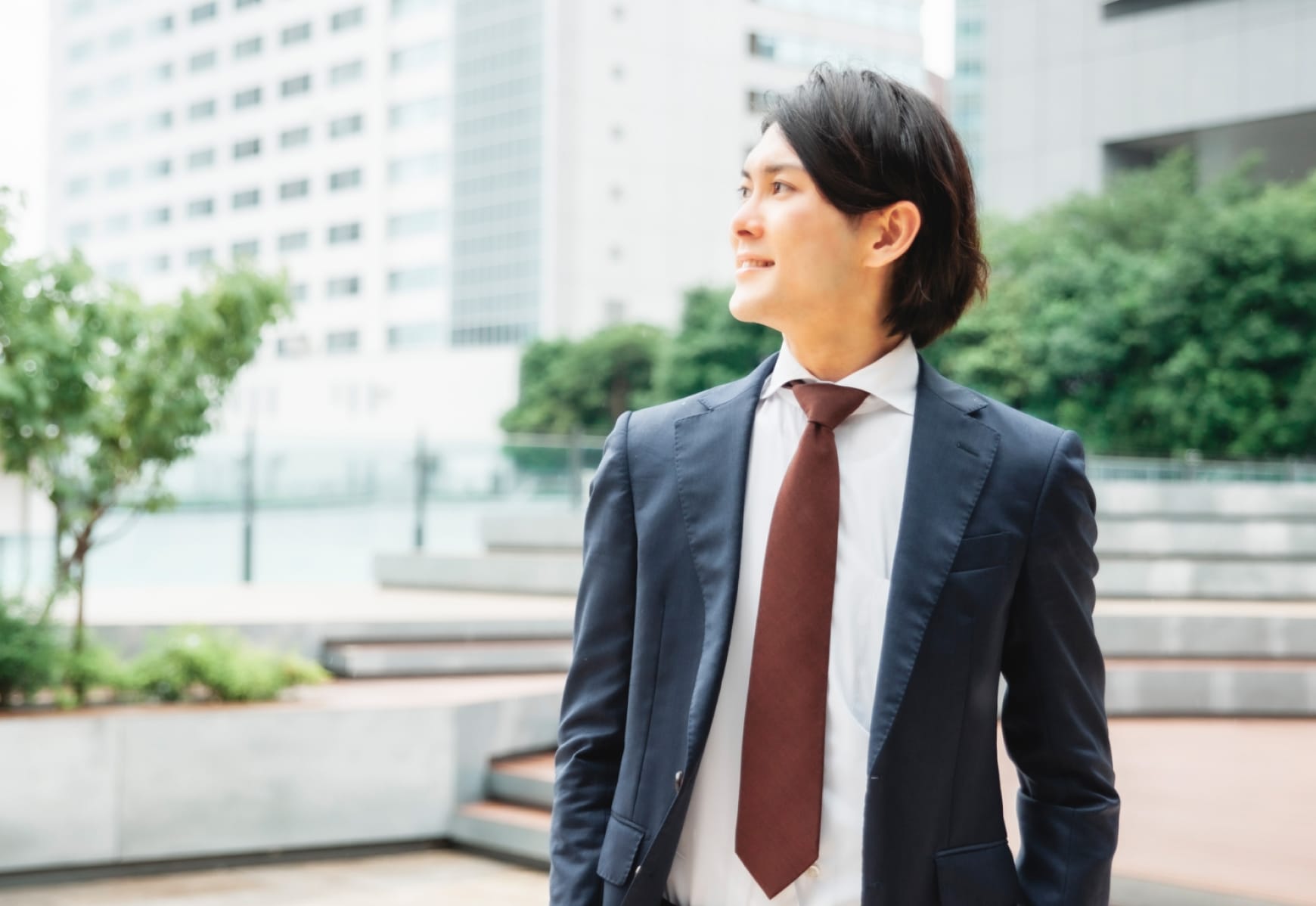 スーツを着た弁護士 ○○○○